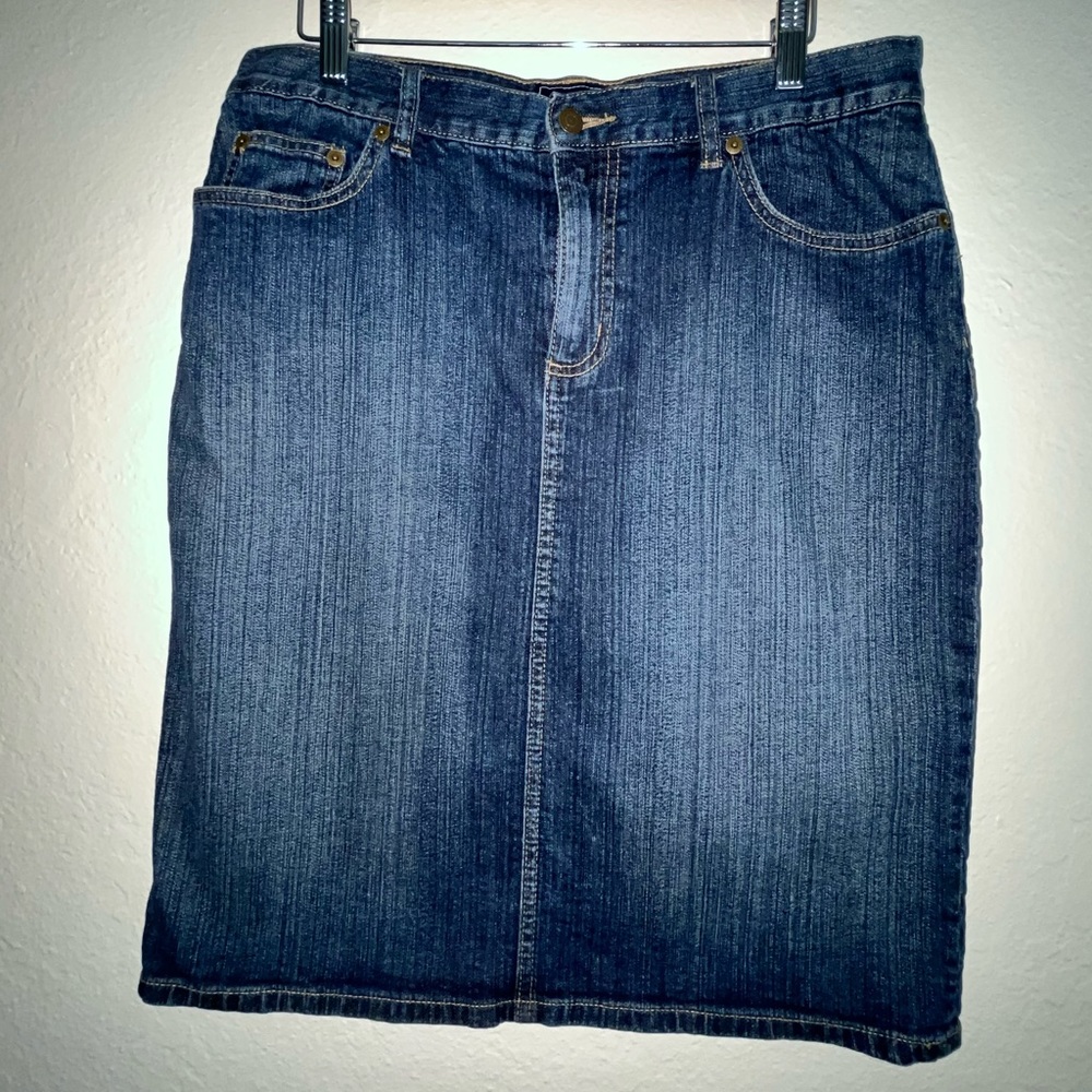 Denim Skirt. American living Pencil skirt. Size 8 - Picture 1 of 4